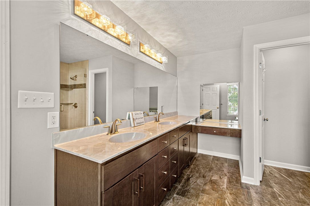 280 Palomino Dr, Bethel Park, PA 15102