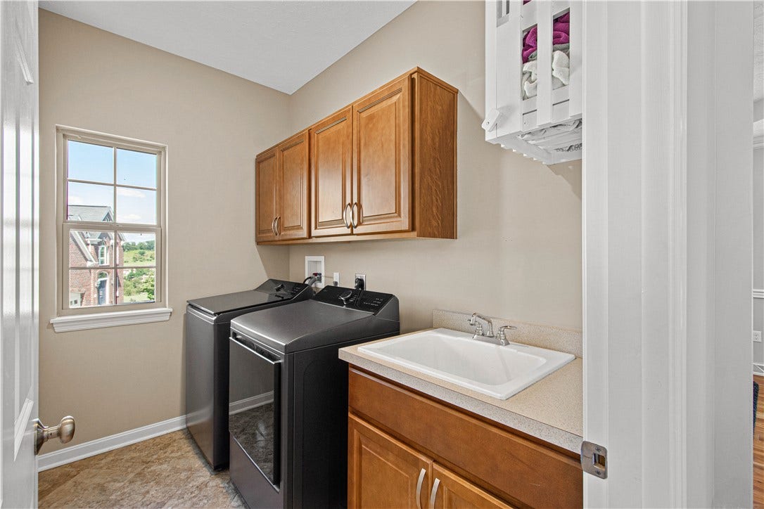 280 Palomino Dr, Bethel Park, PA 15102