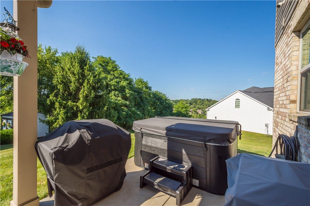 280 Palomino Dr, Bethel Park, PA 15102