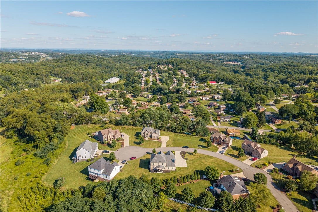 280 Palomino Dr, Bethel Park, PA 15102