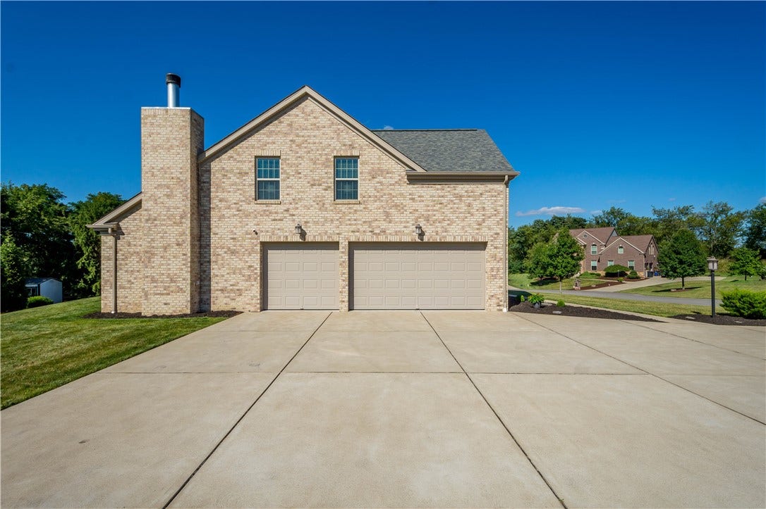 280 Palomino Dr, Bethel Park, PA 15102