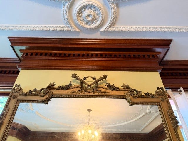 Over mantle detail