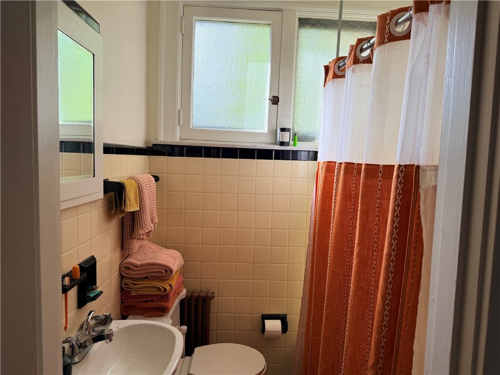 1st Floor Bath