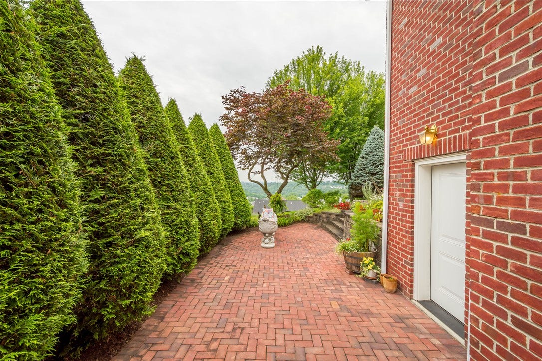 1005 Skyline Drive, Canonsburg, PA 15317