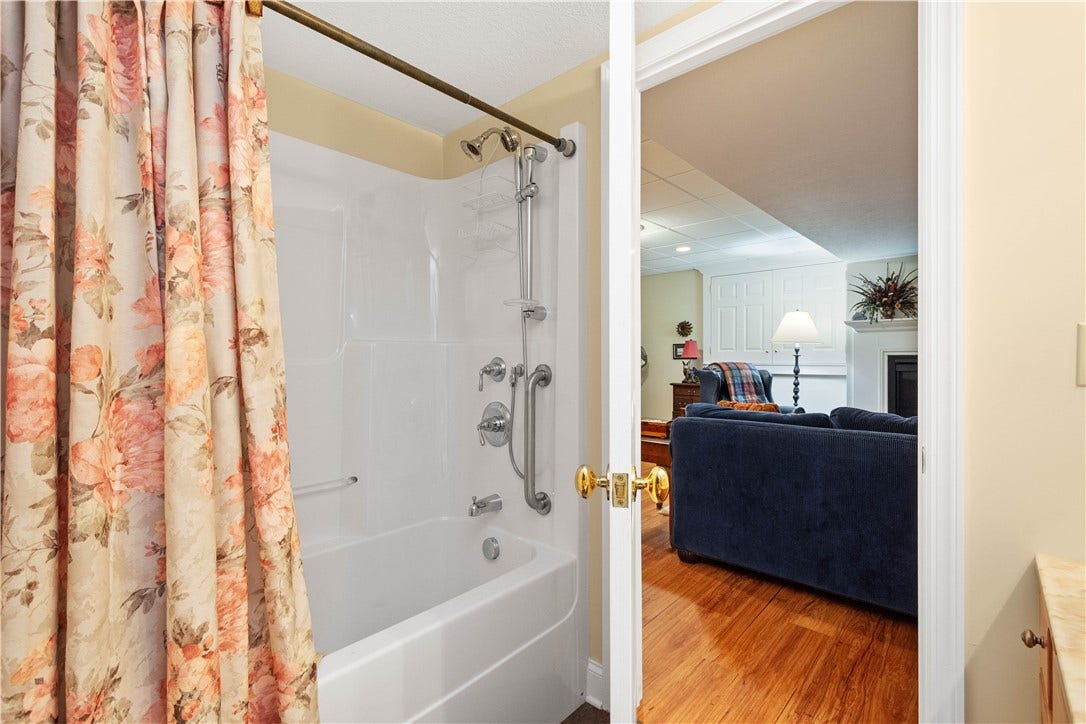 1005 Skyline Drive, Canonsburg, PA 15317