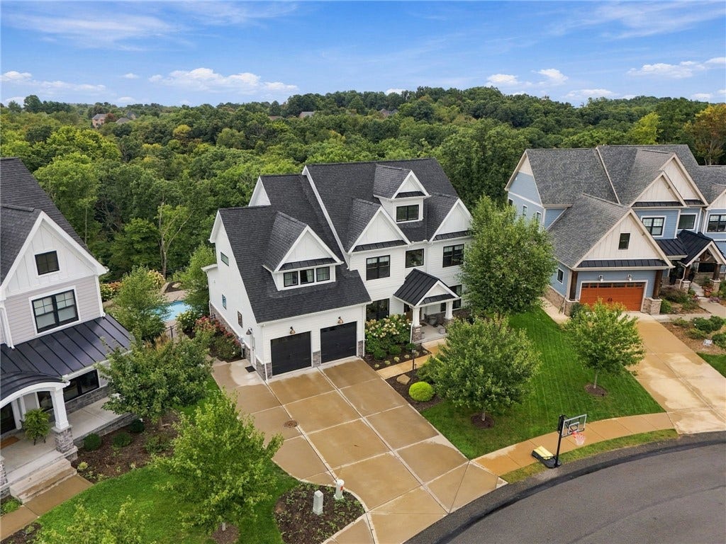2014 Cherry Rd, Gibsonia, PA 15044