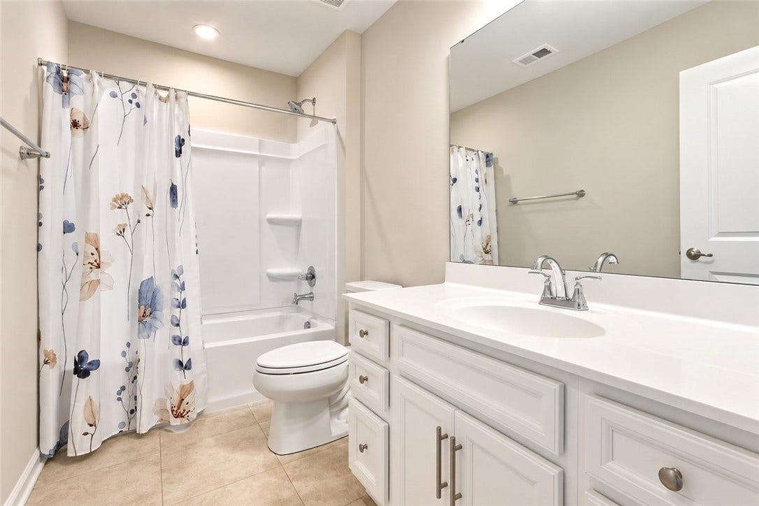Main Upper Level full bathroom