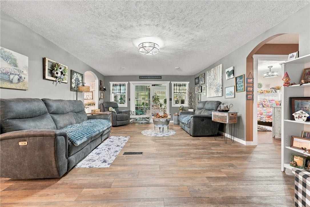 309 Bombishi Rd, Utica, PA 16362