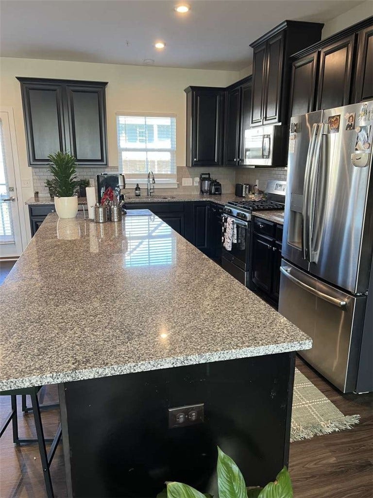1052 Adair Ave, Valencia, PA 16059