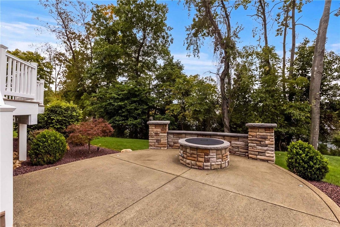 4202 Remington Dr, South Park, PA 15129