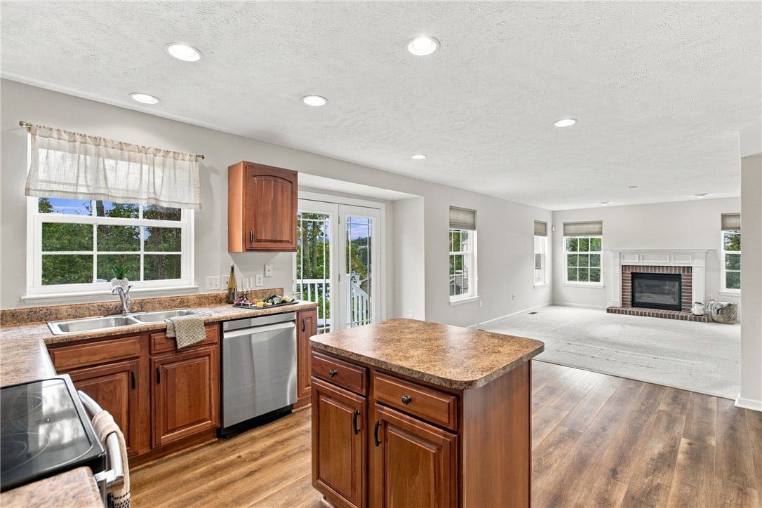 4202 Remington Dr, South Park, PA 15129