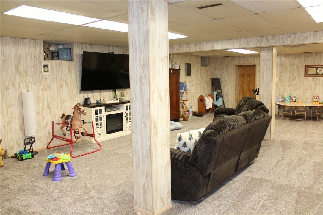 1100 VINE ST, Connellsville, PA 15425