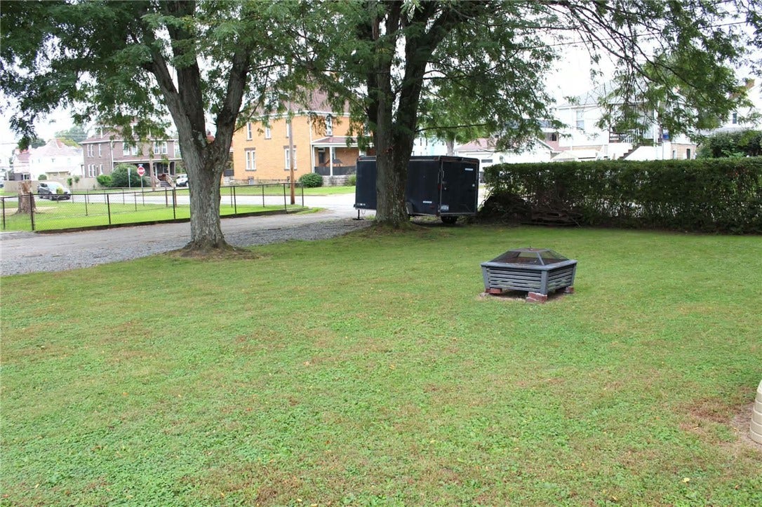 1100 VINE ST, Connellsville, PA 15425