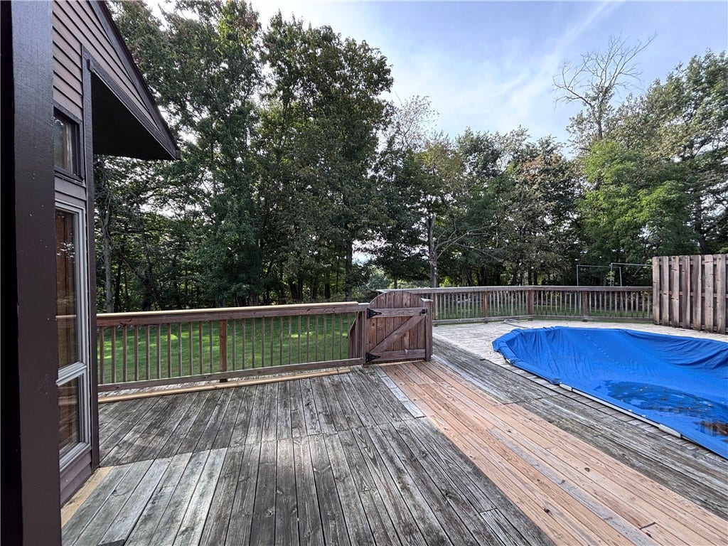 10 Barrington Dr, Pittsburgh, PA 15209
