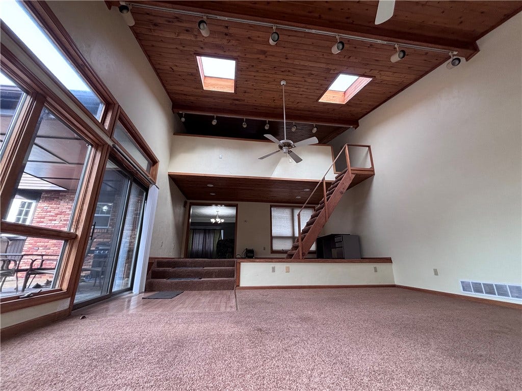 10 Barrington Dr, Pittsburgh, PA 15209