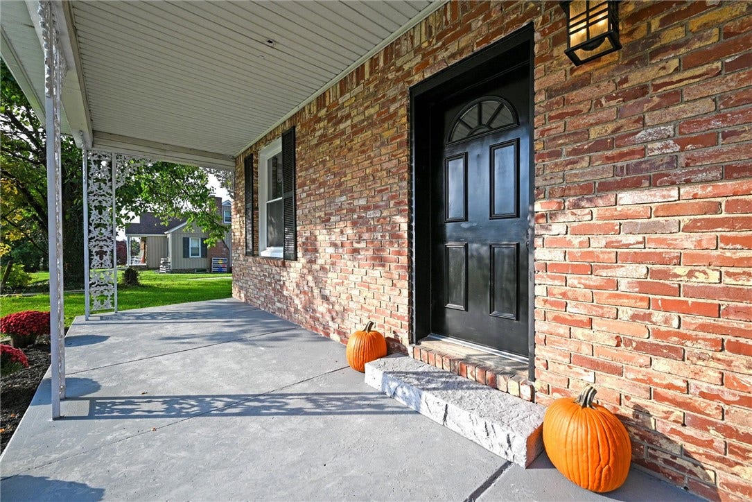 864 Clay Pike, North Huntingdon, PA 15642