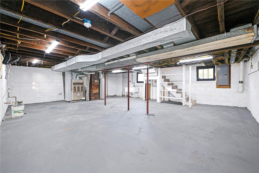 864 Clay Pike, North Huntingdon, PA 15642