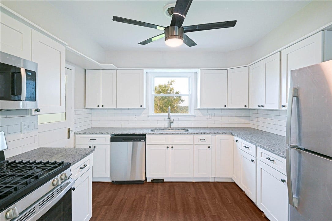 864 Clay Pike, North Huntingdon, PA 15642