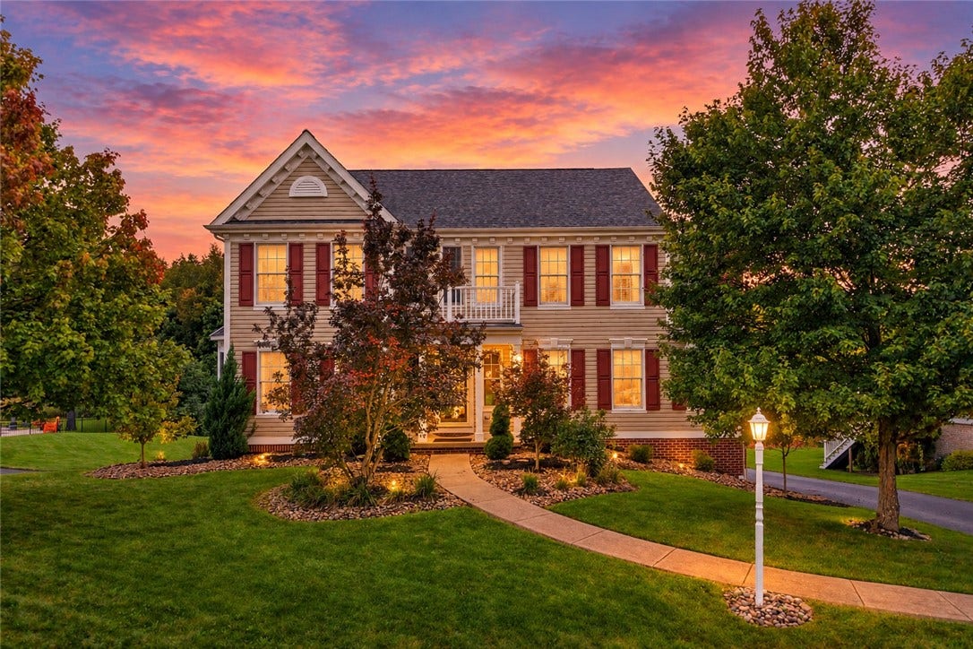306 Crimson Drive, Pittsburgh, PA 15237 Welcome to 306 Crimson Drive!