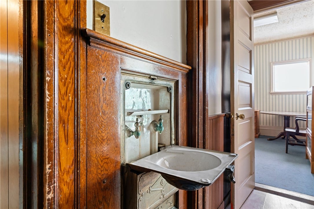 27 S College Street, Washington, PA 15301