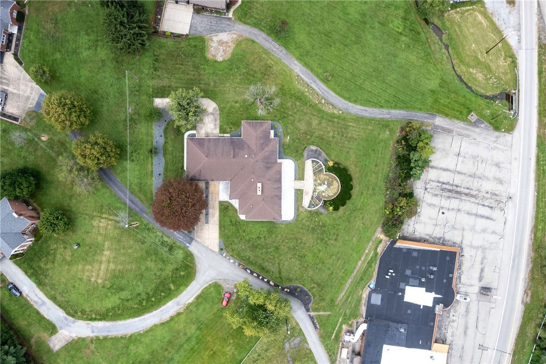 102 Peasant Village Ln, Belle Vernon, PA 15012