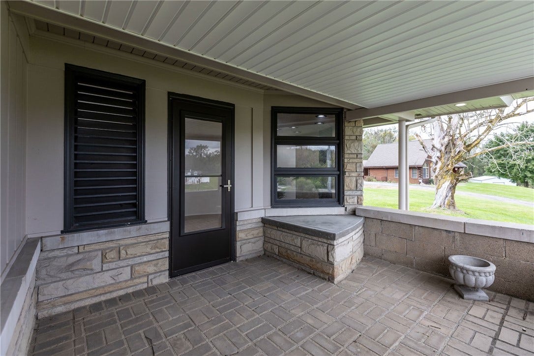 102 Peasant Village Ln, Belle Vernon, PA 15012