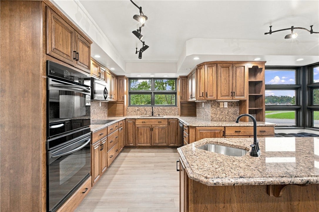 102 Peasant Village Ln, Belle Vernon, PA 15012
