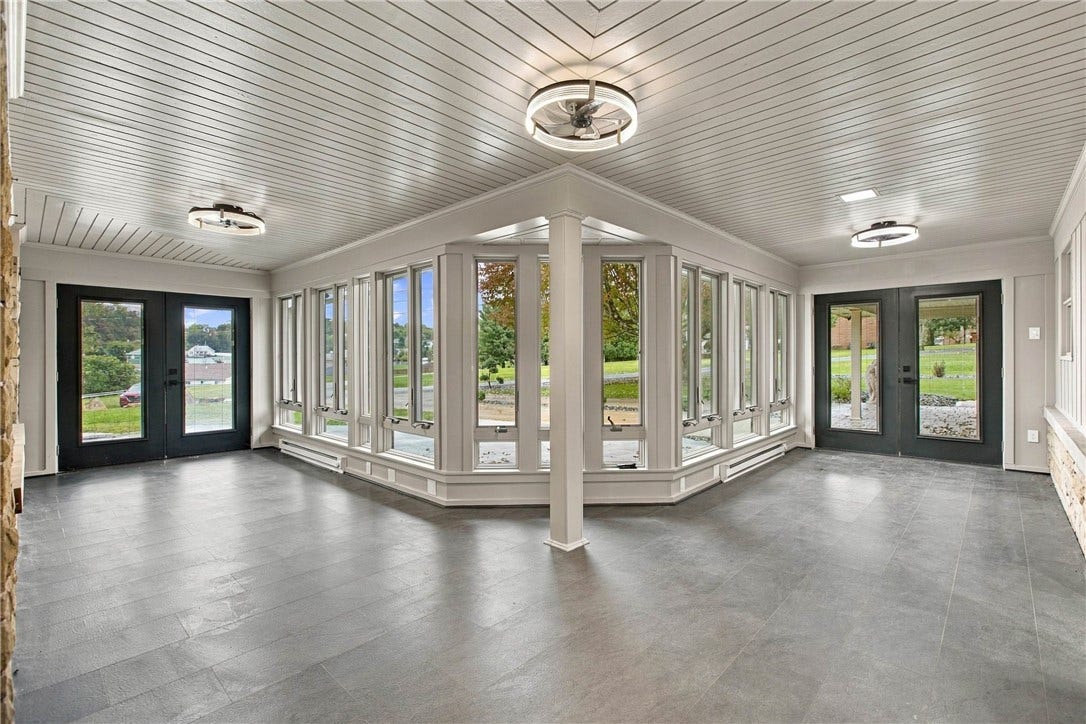 102 Peasant Village Ln, Belle Vernon, PA 15012