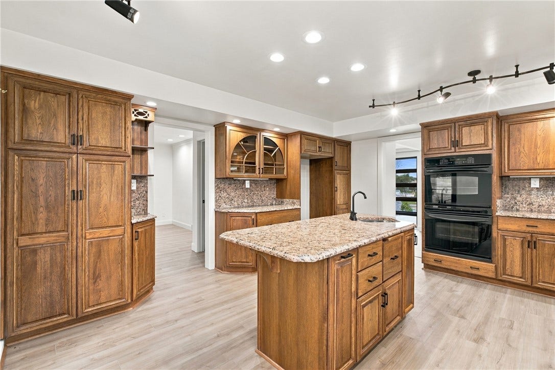 102 Peasant Village Ln, Belle Vernon, PA 15012