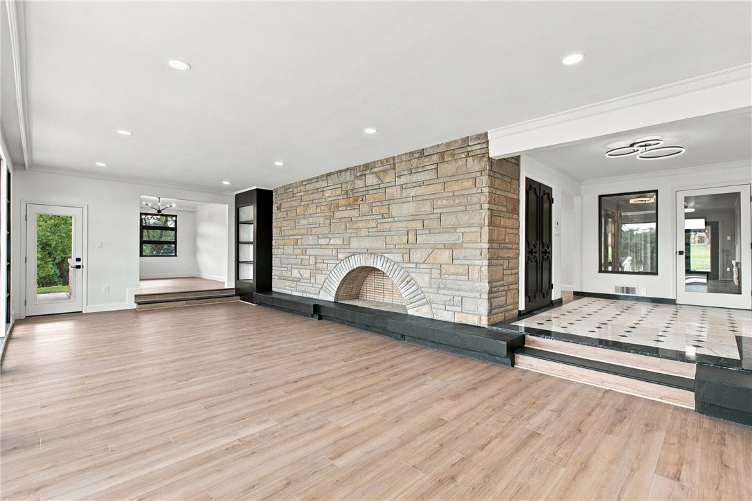 102 Peasant Village Ln, Belle Vernon, PA 15012