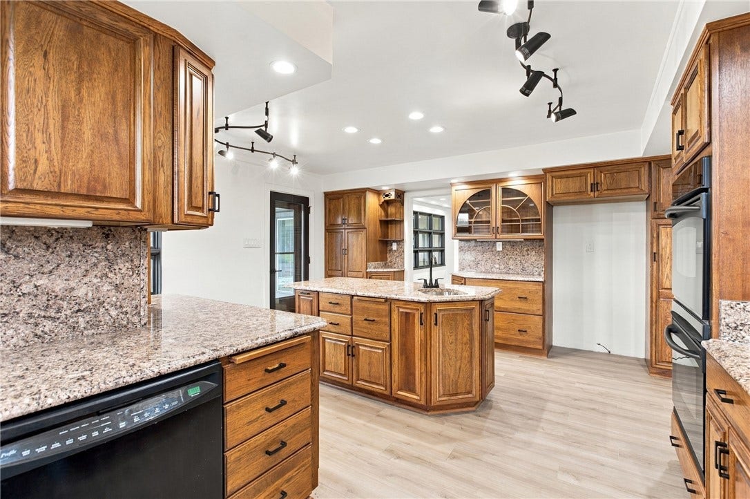 102 Peasant Village Ln, Belle Vernon, PA 15012