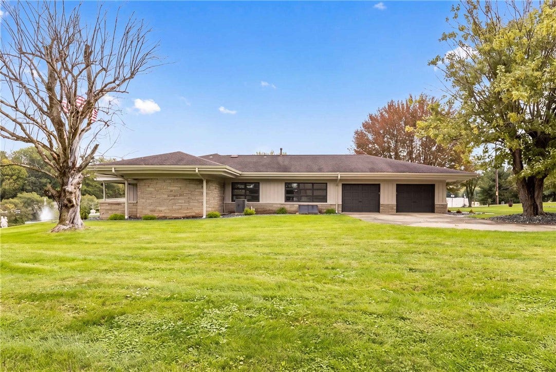 102 Peasant Village Ln, Belle Vernon, PA 15012