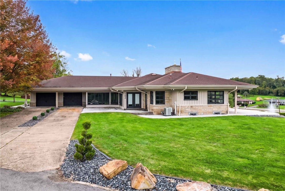 102 Peasant Village Ln, Belle Vernon, PA 15012