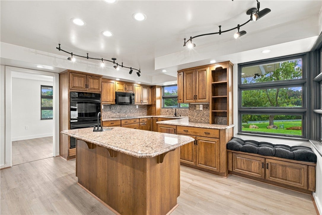 102 Peasant Village Ln, Belle Vernon, PA 15012