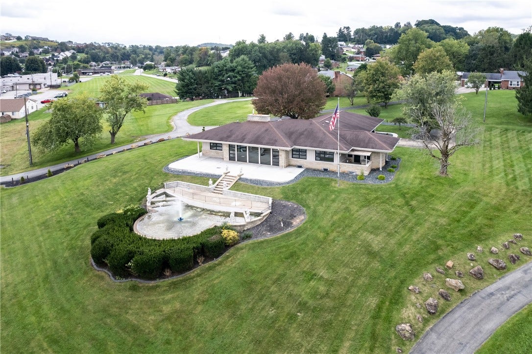 102 Peasant Village Ln, Belle Vernon, PA 15012
