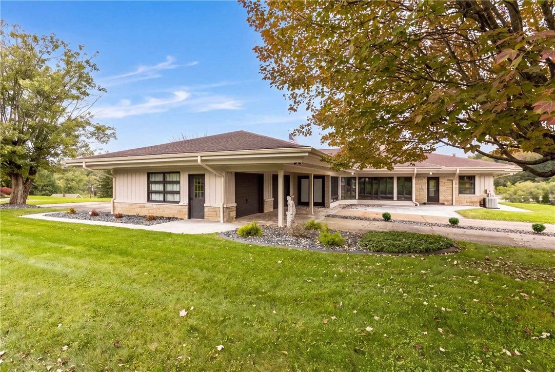 102 Peasant Village Ln, Belle Vernon, PA 15012