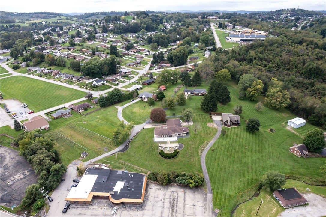 102 Peasant Village Ln, Belle Vernon, PA 15012