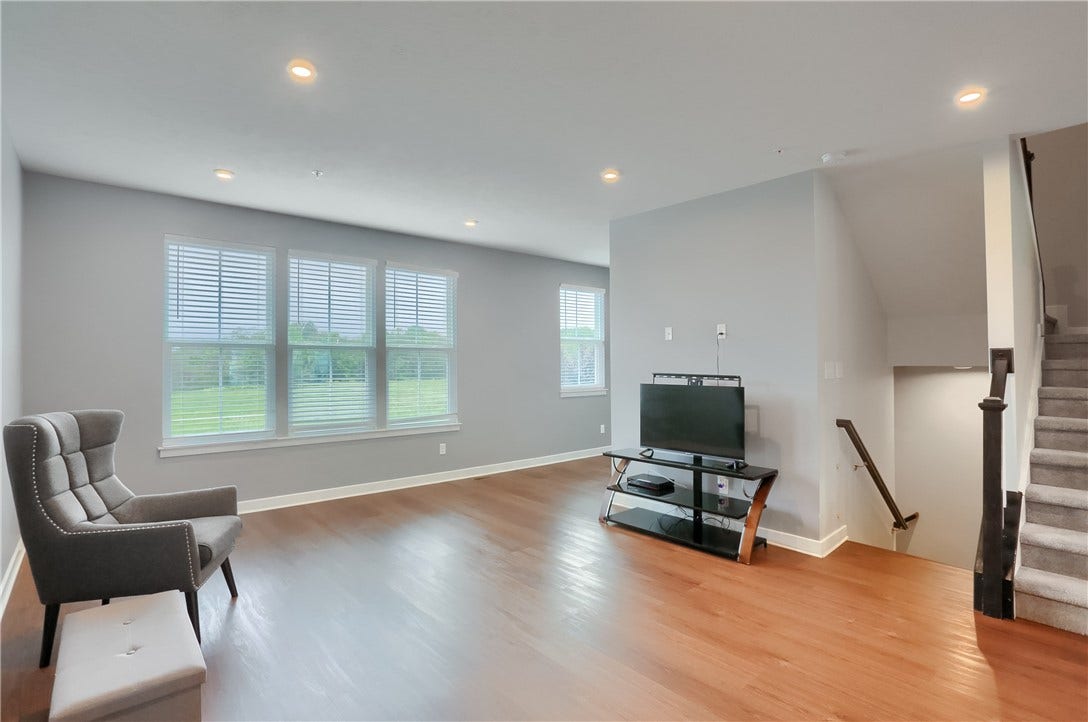 1026 Adair Ave, Valencia, PA 16059
