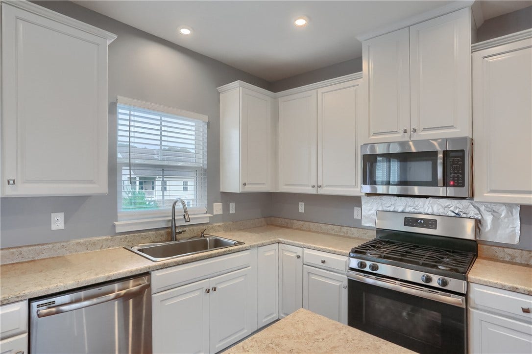 1026 Adair Ave, Valencia, PA 16059