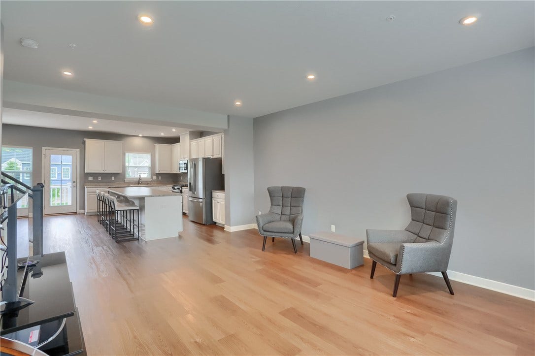 1026 Adair Ave, Valencia, PA 16059