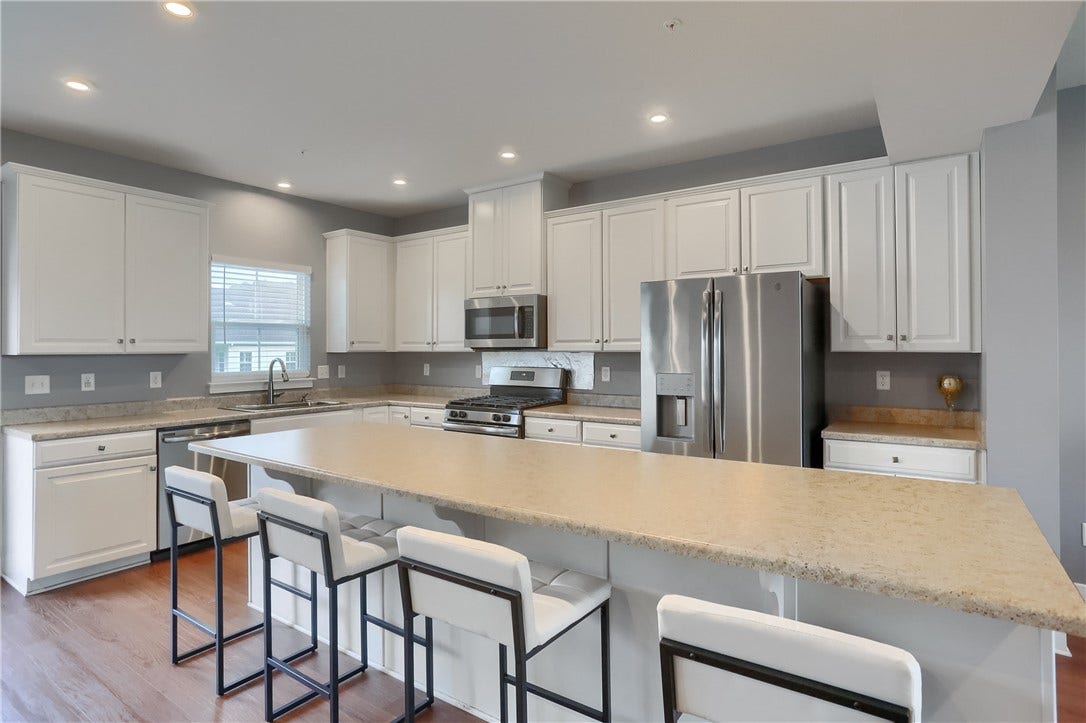 1026 Adair Ave, Valencia, PA 16059