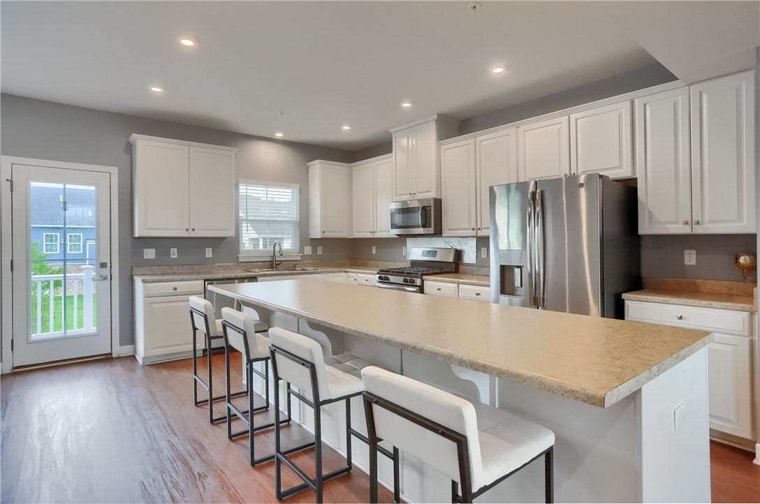 1026 Adair Ave, Valencia, PA 16059