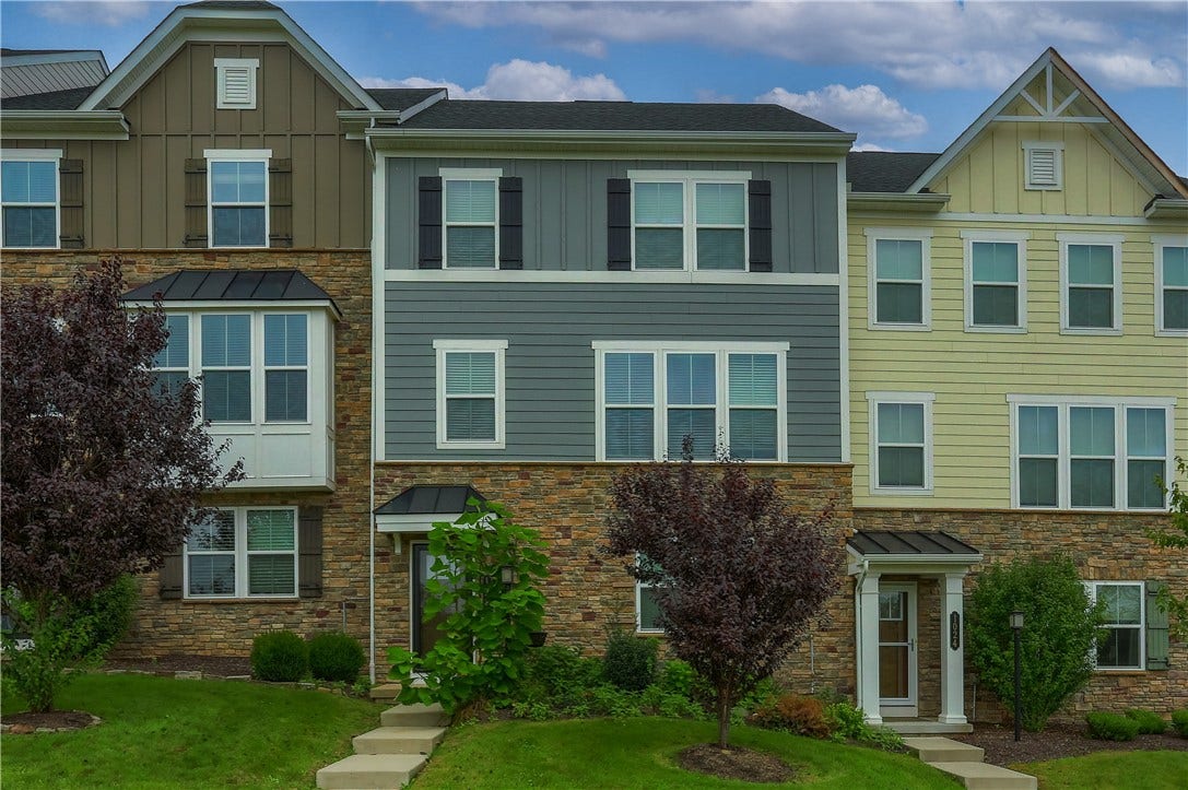 1026 Adair Ave, Valencia, PA 16059
