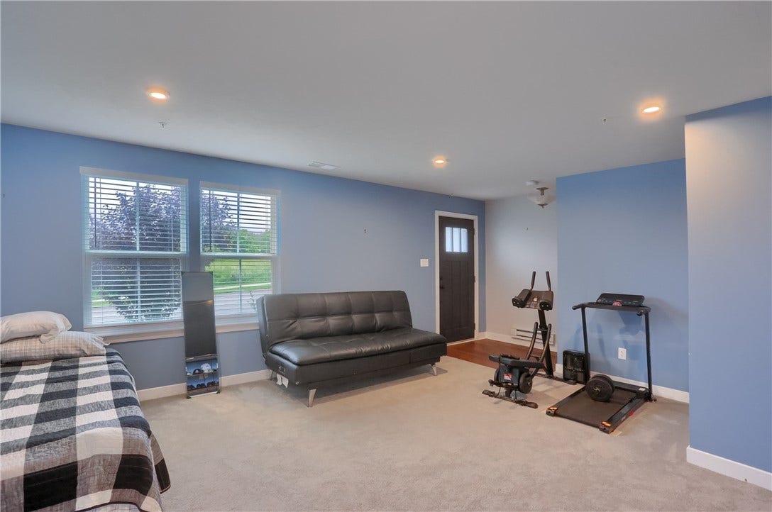 1026 Adair Ave, Valencia, PA 16059