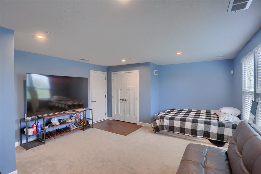 1026 Adair Ave, Valencia, PA 16059