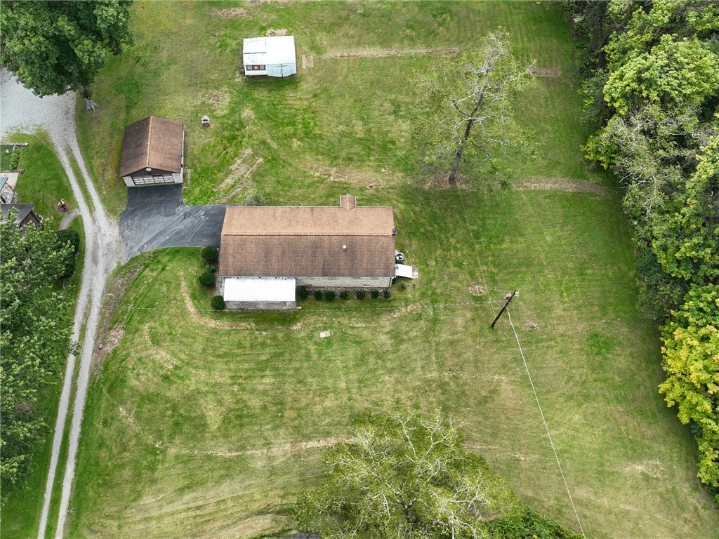 398 Moccasin Hollow Rd, Mt Pleasant, PA 15666