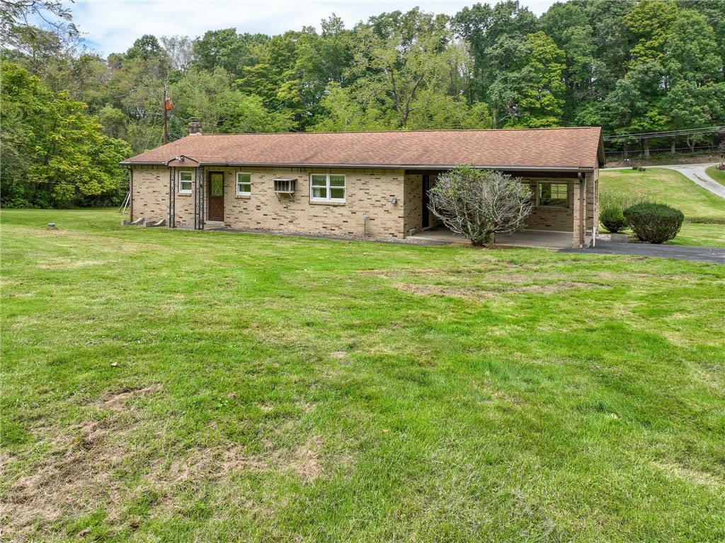 398 Moccasin Hollow Rd, Mt Pleasant, PA 15666