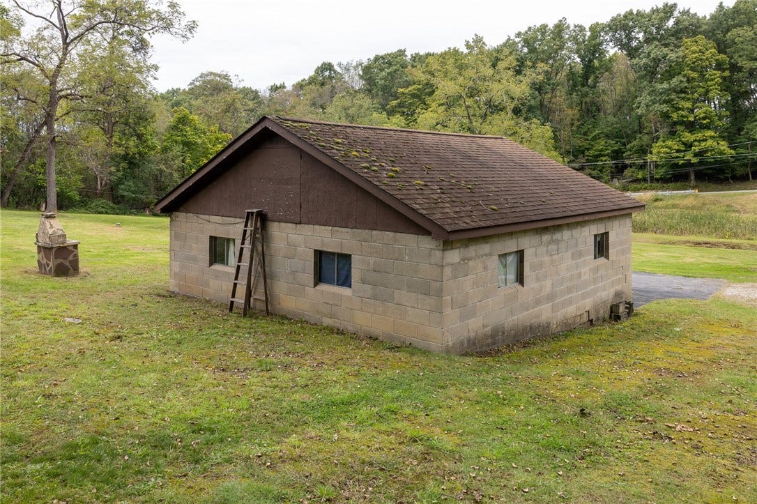 398 Moccasin Hollow Rd, Mt Pleasant, PA 15666