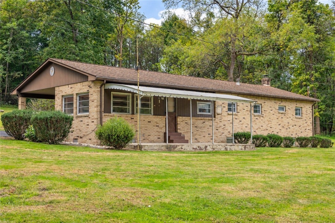 398 Moccasin Hollow Rd, Mt Pleasant, PA 15666