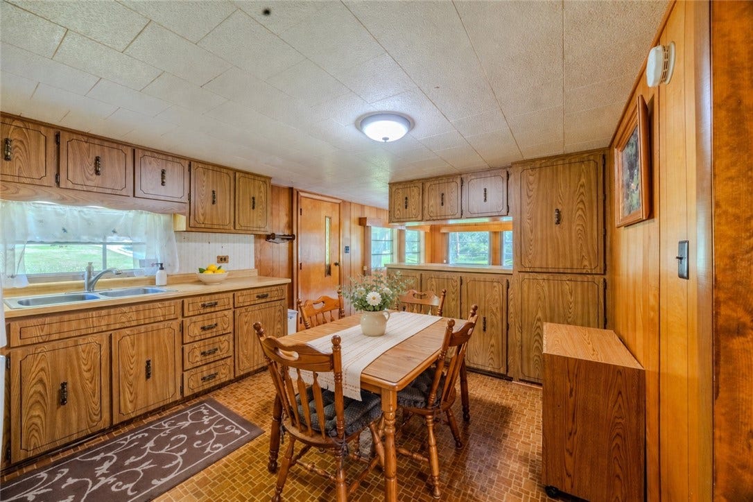 398 Moccasin Hollow Rd, Mt Pleasant, PA 15666